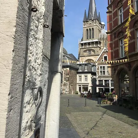 3 Konige Am Dom Aachen